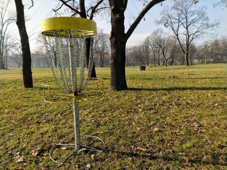 FRIZBI GOLF – DISC GOLF – igra i takmičenje!