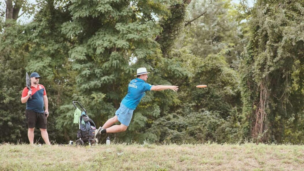 FRIZBI GOLF – DISC GOLF – igra i takmičenje!